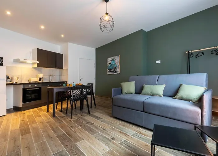 Loc Trotteur Le Romarin Gare Sncf De * Λούρδη