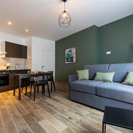 Loc Trotteur Le Romarin Gare Sncf De * Lourdes