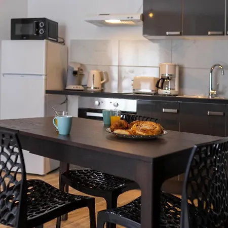 Loc Trotteur Le Romarin Gare Sncf De