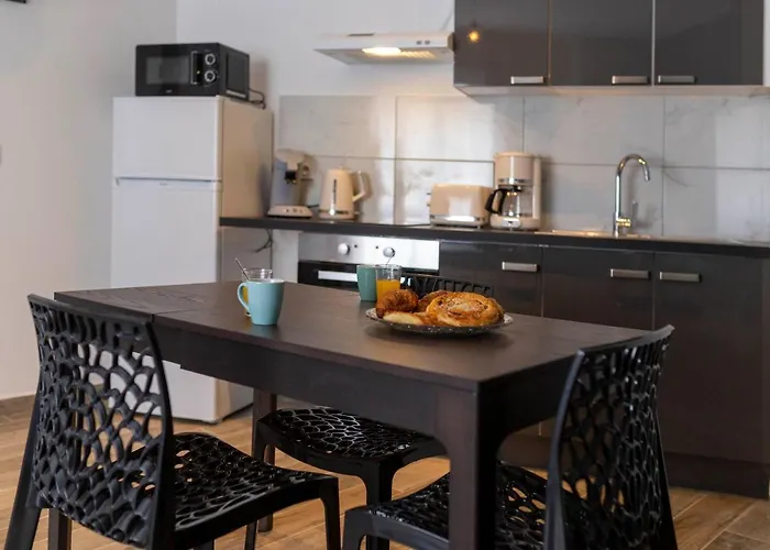 Loc Trotteur Le Romarin Gare Sncf De